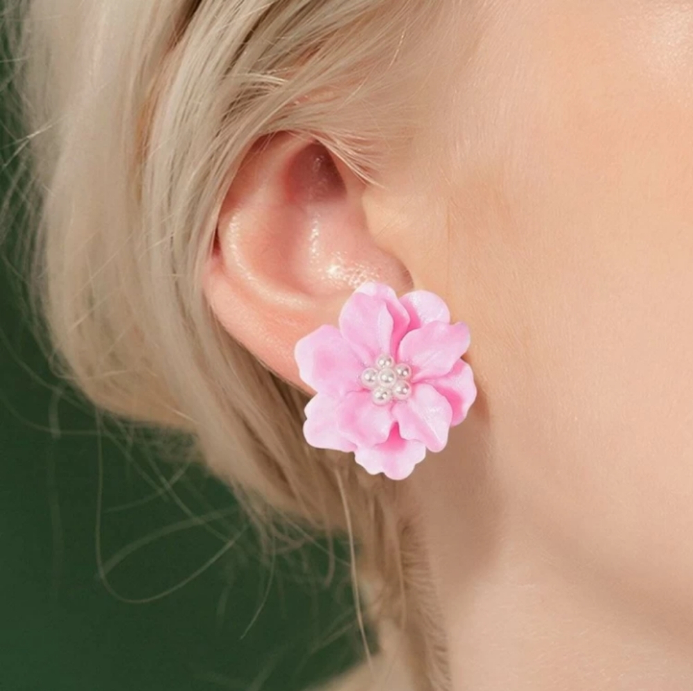 Faux Pearl Decor Flower Studs